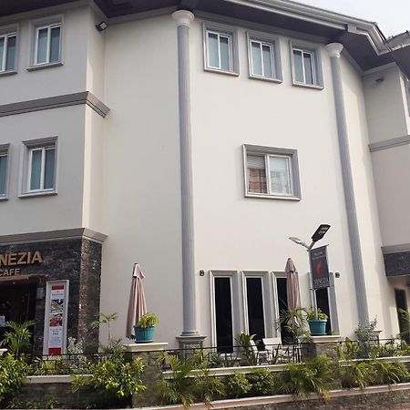 Venezia Suites Hotel Iloilo Εξωτερικό φωτογραφία