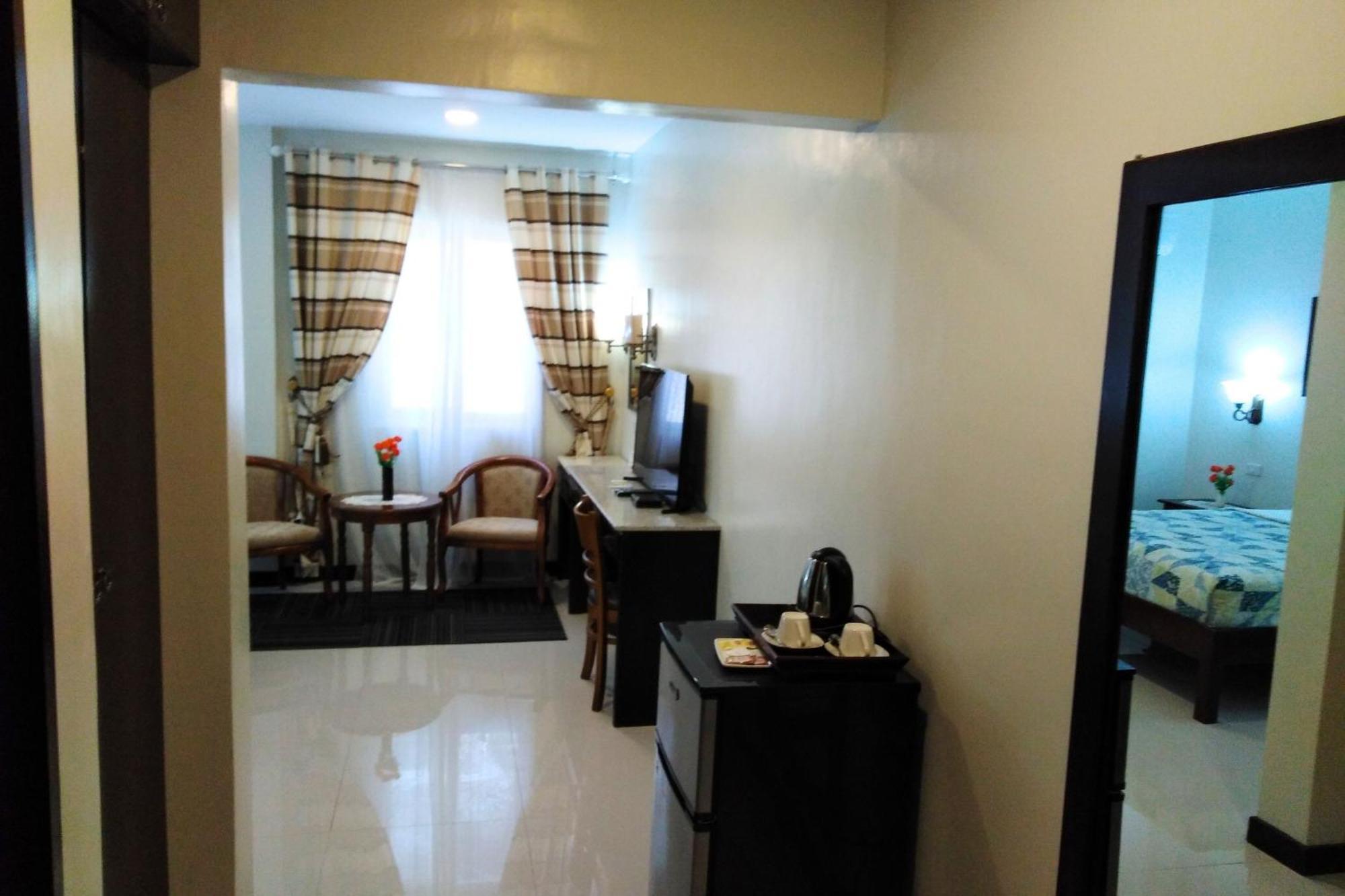 Venezia Suites Hotel Iloilo Δωμάτιο φωτογραφία